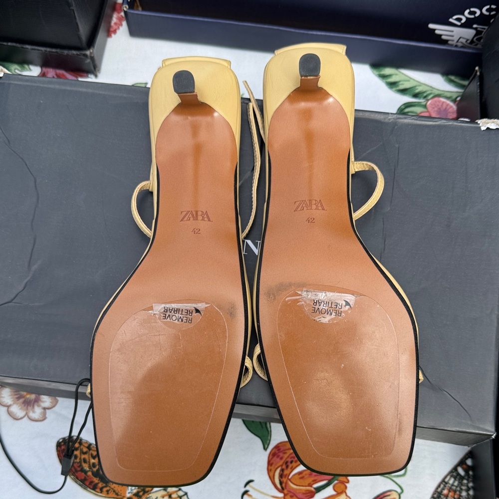 Zara Beige Heeled Sandals - Picture 2 of 3